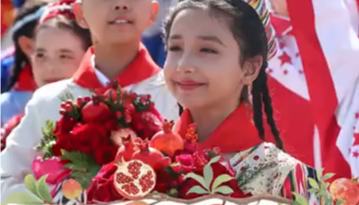 學(xué)習(xí)·知行丨錨定“五大戰(zhàn)略定位” 習(xí)近平強(qiáng)調(diào)建設(shè)社會主義現(xiàn)代化新疆以習(xí)近平同志為核心的黨中央深化對治疆規(guī)律的認(rèn)識和把握，形成了新時代黨的治疆方略，引領(lǐng)新疆邁入了歷史上最好的發(fā)展時期，充分彰顯了“兩個確立”的決定性意義。