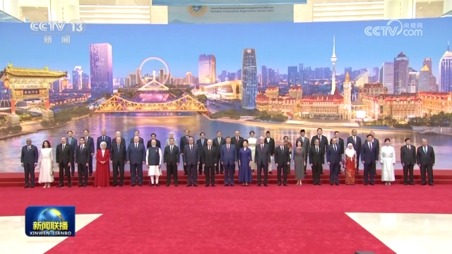 習(xí)近平和彭麗媛為出席2025年上海合作組織峰會的國際貴賓舉行歡迎宴會
