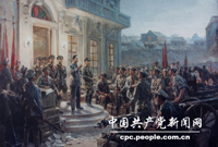 　　一九二七年大革命失敗后，周恩來擔任中共中央政治局臨時常務(wù)委員會委員、中共前敵委員會書記，同賀龍、葉挺、朱德、劉伯承等同志一起領(lǐng)導發(fā)動八一南昌起義，打響了武裝反抗國民黨反動派的第一槍，中國共產(chǎn)黨領(lǐng)導的人民軍隊從此誕生。圖為：八一南昌起義的油畫照